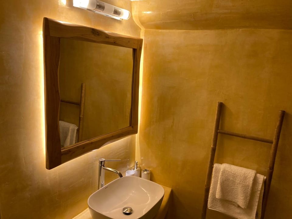 Toilet, Bathroom, towels