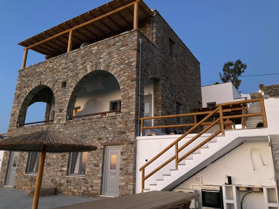 Property building, Day