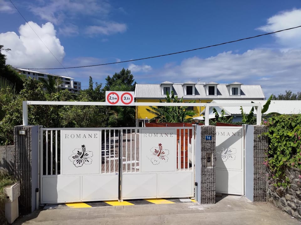 Property building, Facade/entrance