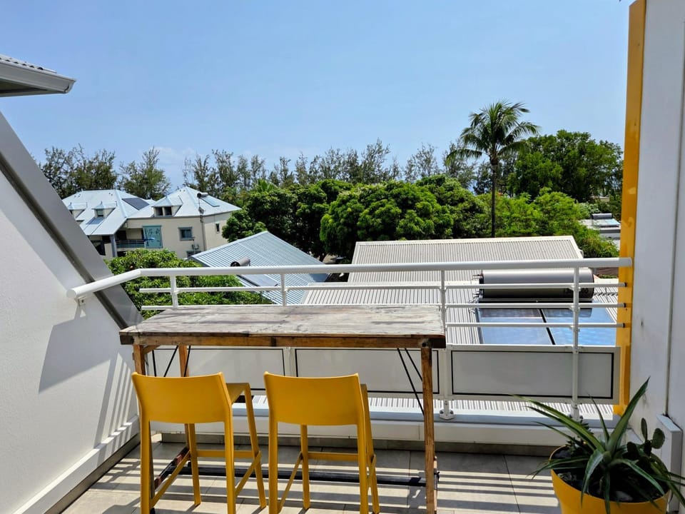 View (from property/room), Balcony/Terrace, Dining area