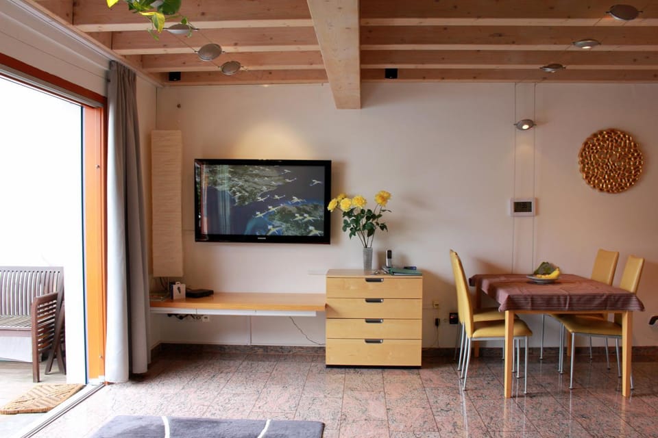 Day, Living room
