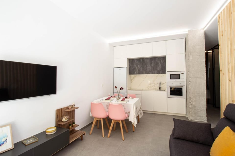 TV and multimedia, Kitchen or kitchenette, Living room, Seating area, Dining area, minibar, pet friendly