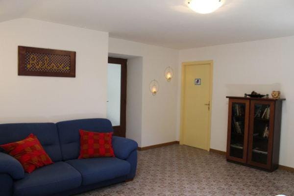 Communal lounge/ TV room, Living room, Seating area