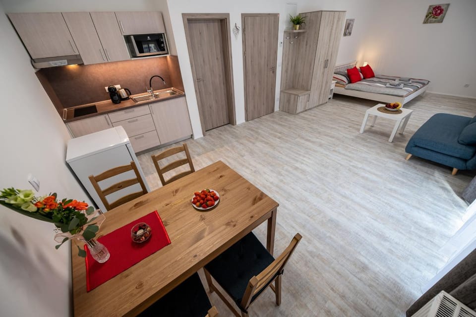 Kitchen or kitchenette, Living room, Seating area