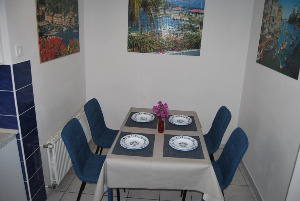 TV and multimedia, Dining area
