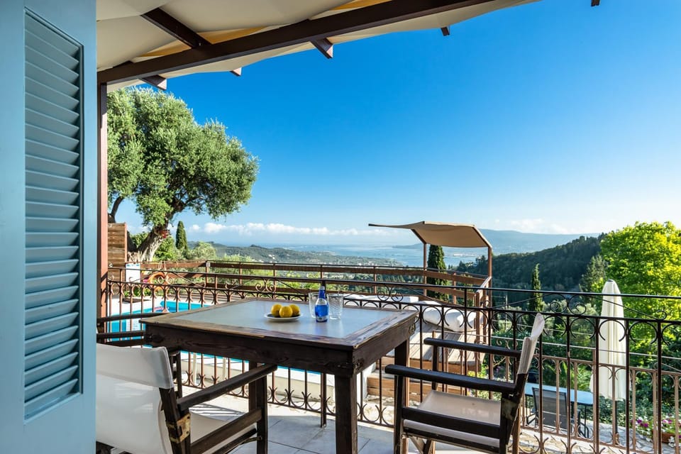 Property building, Balcony/Terrace, Living room