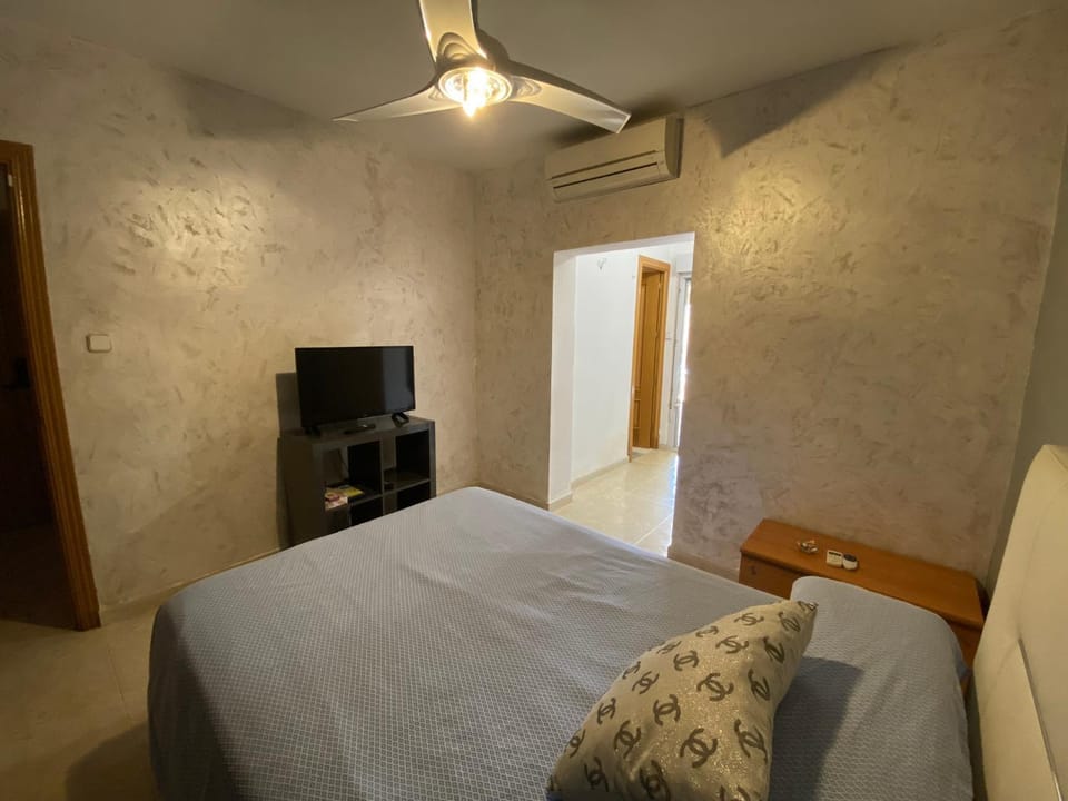 Bed, Photo of the whole room, Bedroom, fireplace, air conditioner