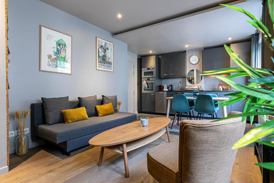 Kitchen or kitchenette, Living room, Dining area