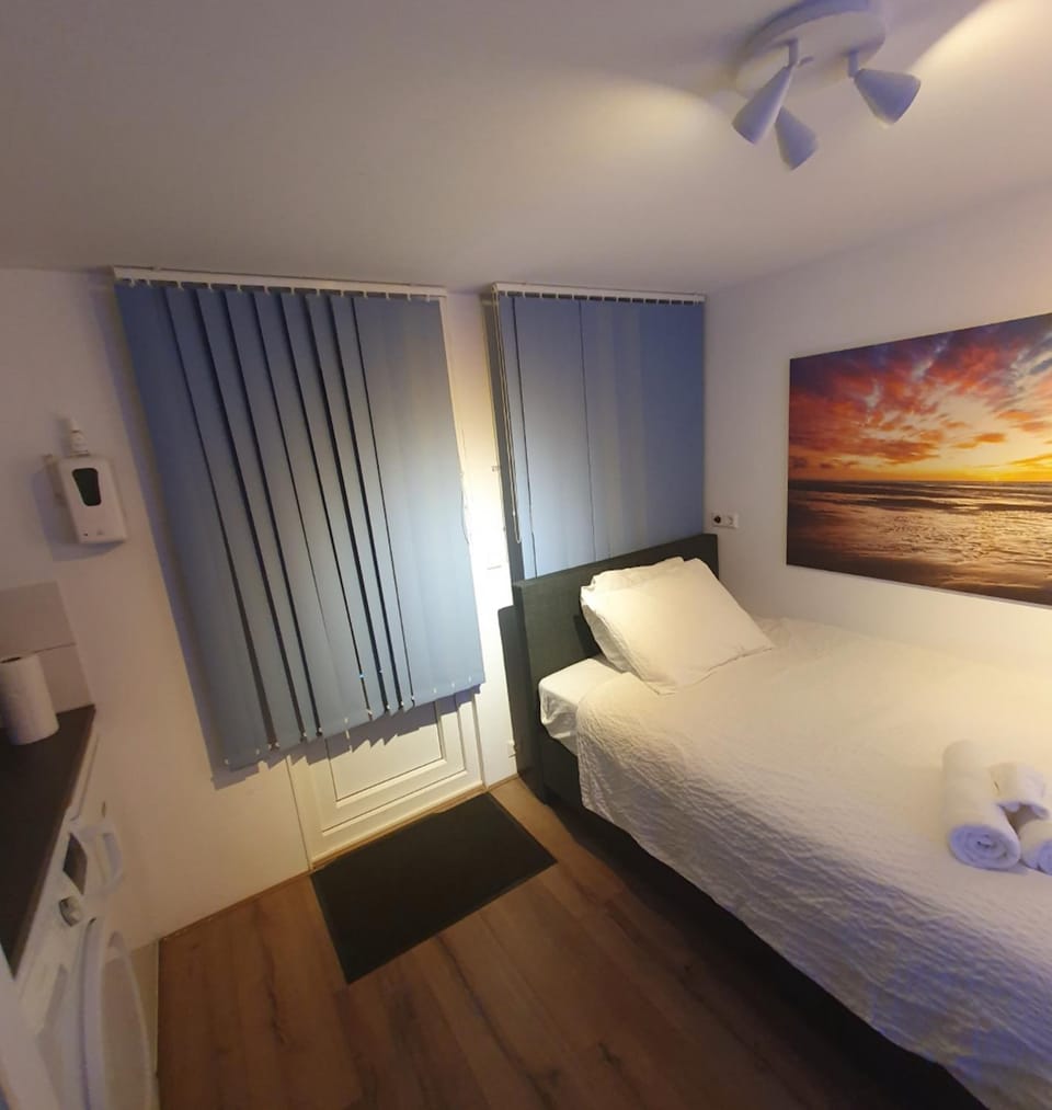 Cozy Garden House kijkduin Beach Bed and Breakfast in The Hague
