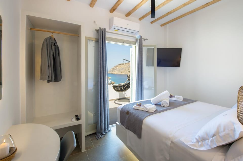 Bed, Bedroom, Sea view