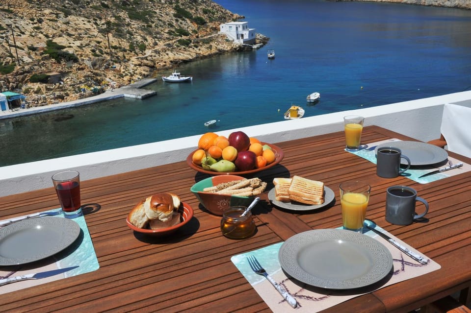 View (from property/room), Balcony/Terrace, Dining area, Sea view