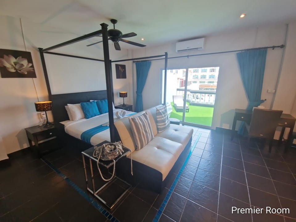 Bed, Photo of the whole room, Seating area