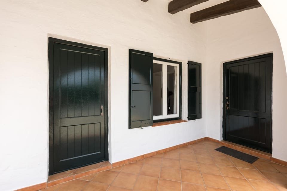 Facade/entrance, Balcony/Terrace