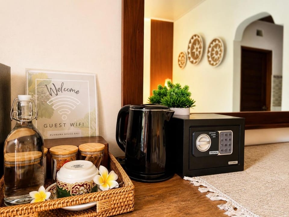 Coffee/tea facilities, Drinks, minibar, safe