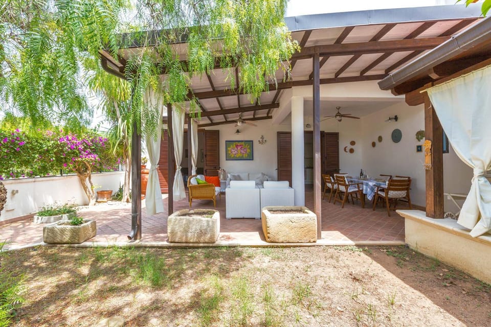 Patio, Facade/entrance