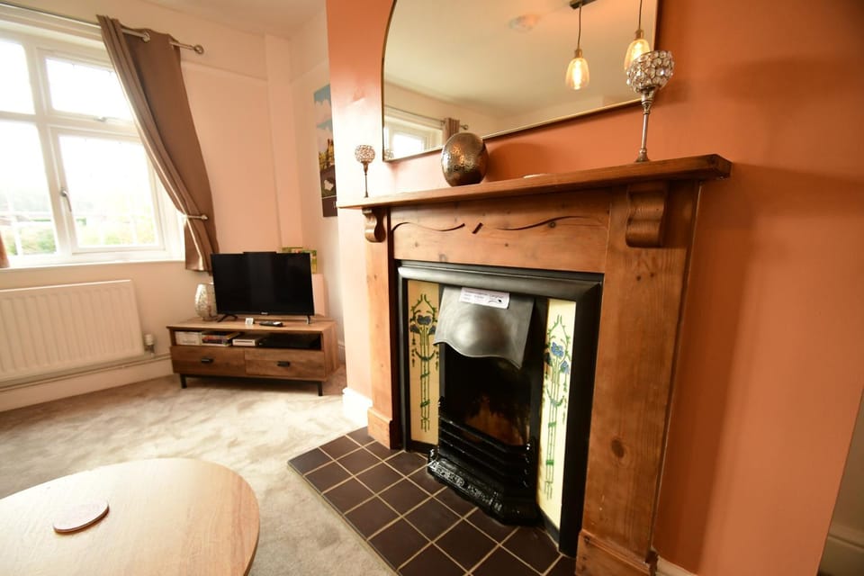 TV and multimedia, Living room, Decorative detail, fireplace