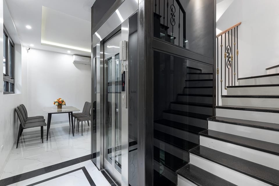 Property building, Restaurant/places to eat, Lobby or reception