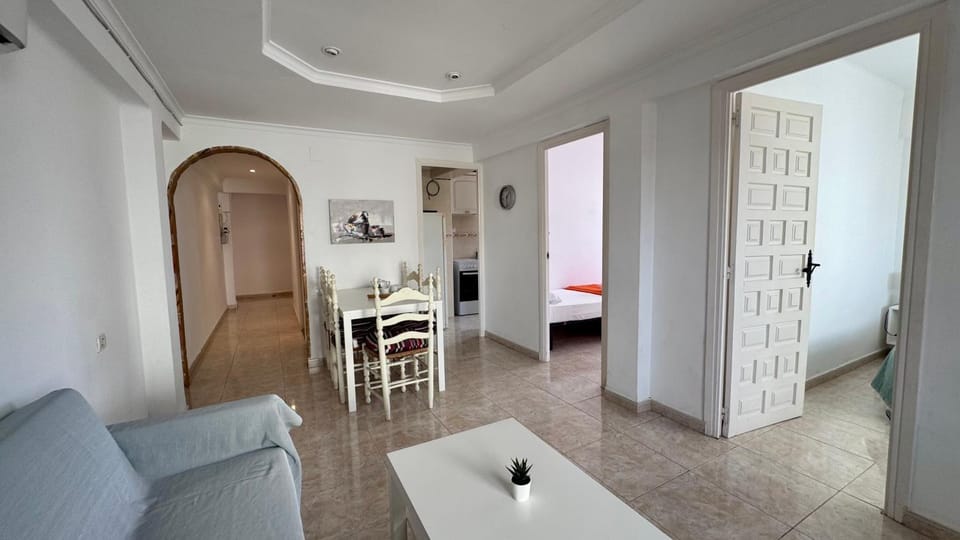 TV and multimedia, Living room, Photo of the whole room, Seating area, Dining area
