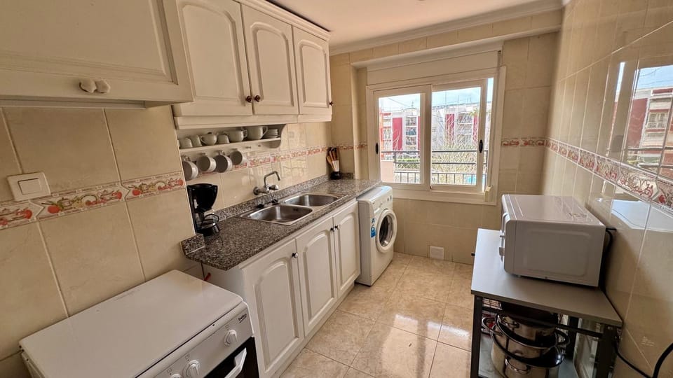 Kitchen or kitchenette, Dining area, oven, stove, toaster, washing machine