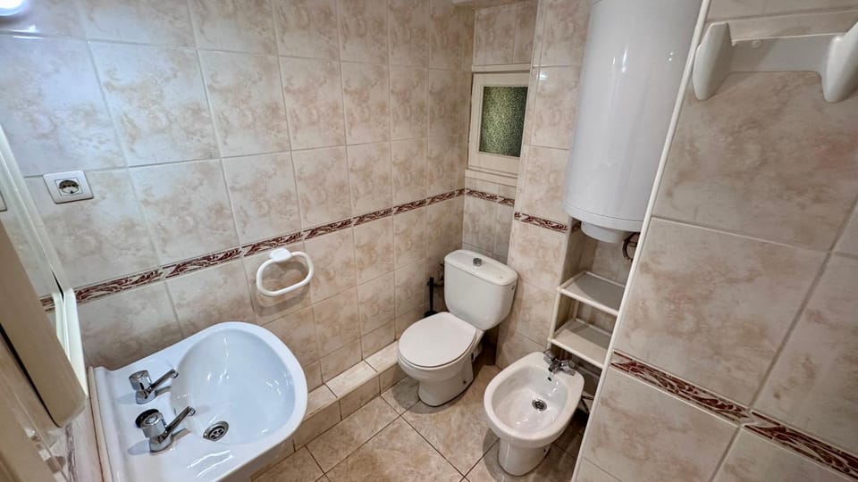 Shower, Toilet, Bathroom, bidet, towels