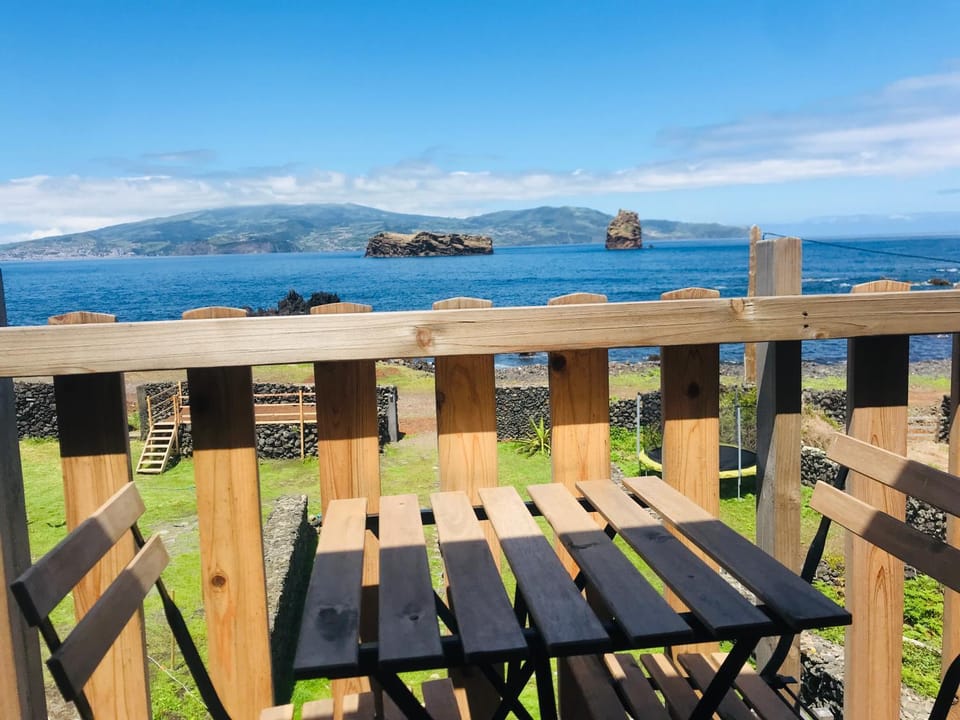 Property building, View (from property/room), Balcony/Terrace, Dining area, Sea view