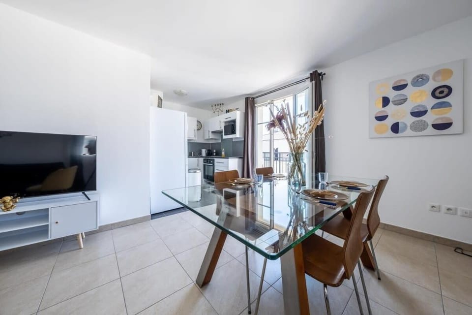 TV and multimedia, Kitchen or kitchenette, Dining area