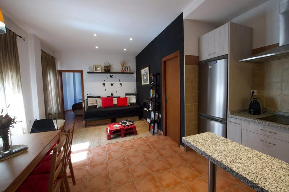 Bed, Kitchen or kitchenette, Living room, Photo of the whole room, Seating area, Dining area, Bedroom, minibar, pet friendly, stove, wardrobe