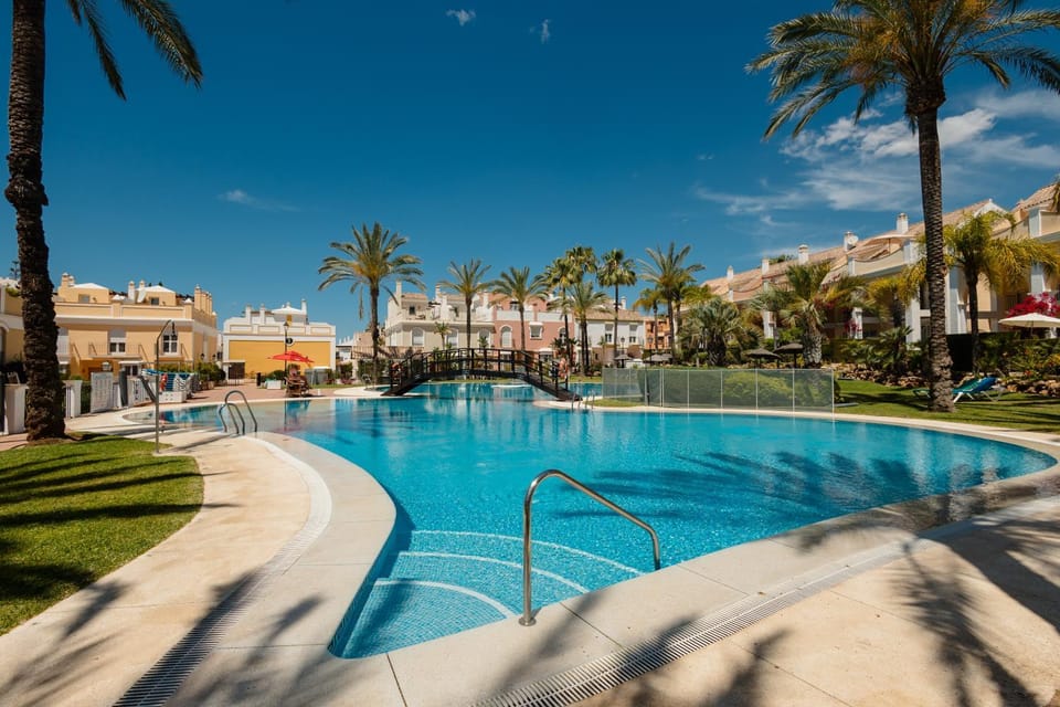 Day, Pool view, Swimming pool, sunbed