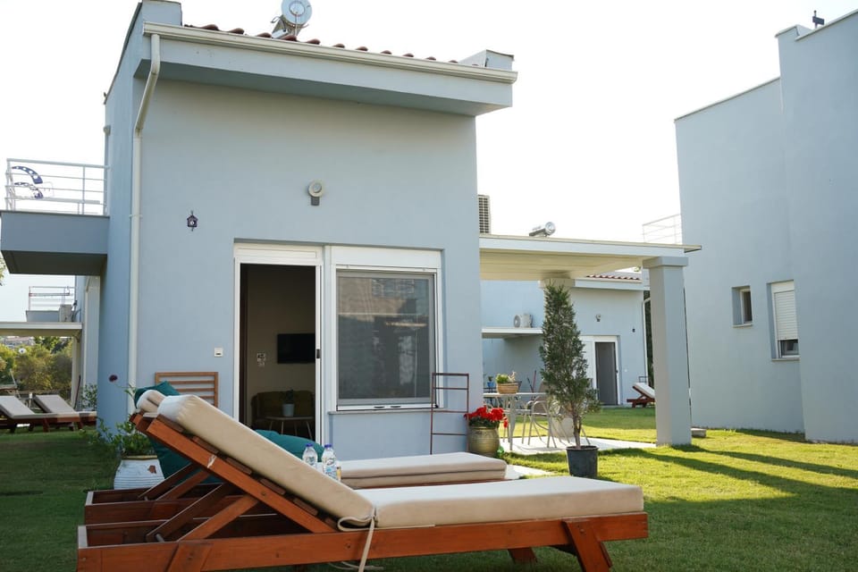 Property building, Garden, View (from property/room), Seating area, Garden view
