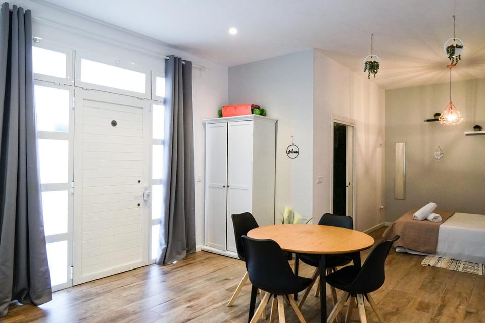 Lounge or bar, kitchen