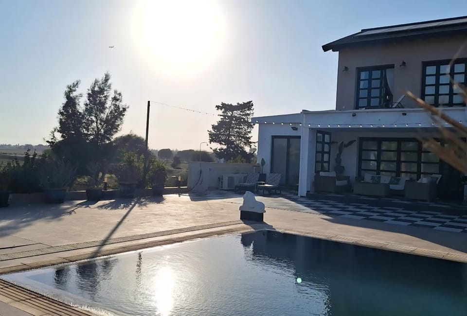 The Pervoli Studio - Pool - Close to Beach Apartment in Larnaca District