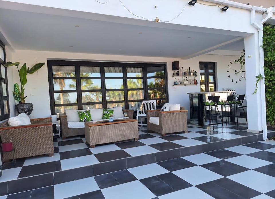 The Pervoli Studio - Pool - Close to Beach Apartment in Larnaca District