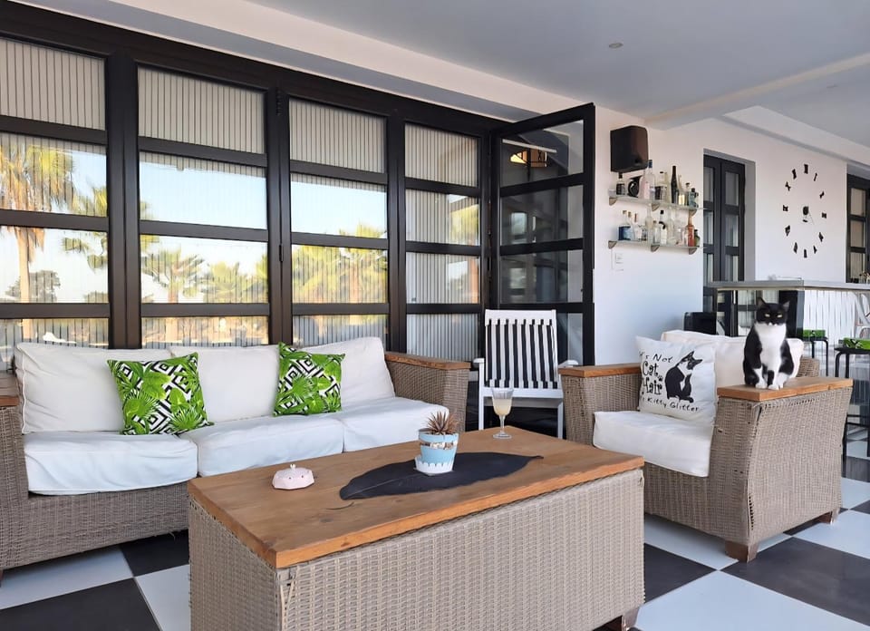 The Pervoli Studio - Pool - Close to Beach Apartment in Larnaca District