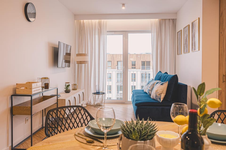 TV and multimedia, Living room, Food and drinks, Dining area, Food