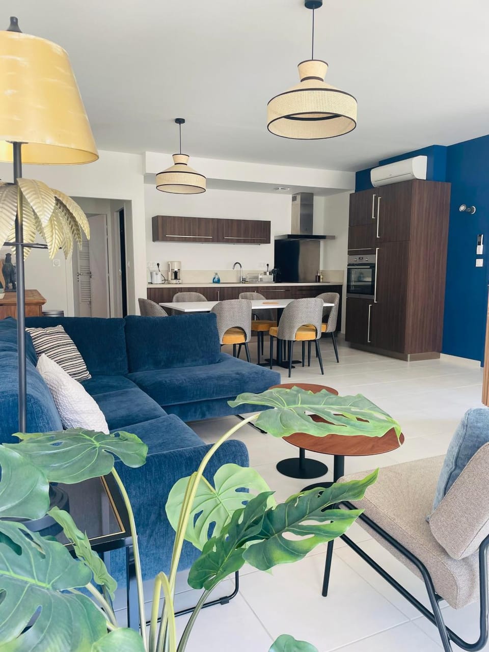 Living room, Dining area, pet friendly