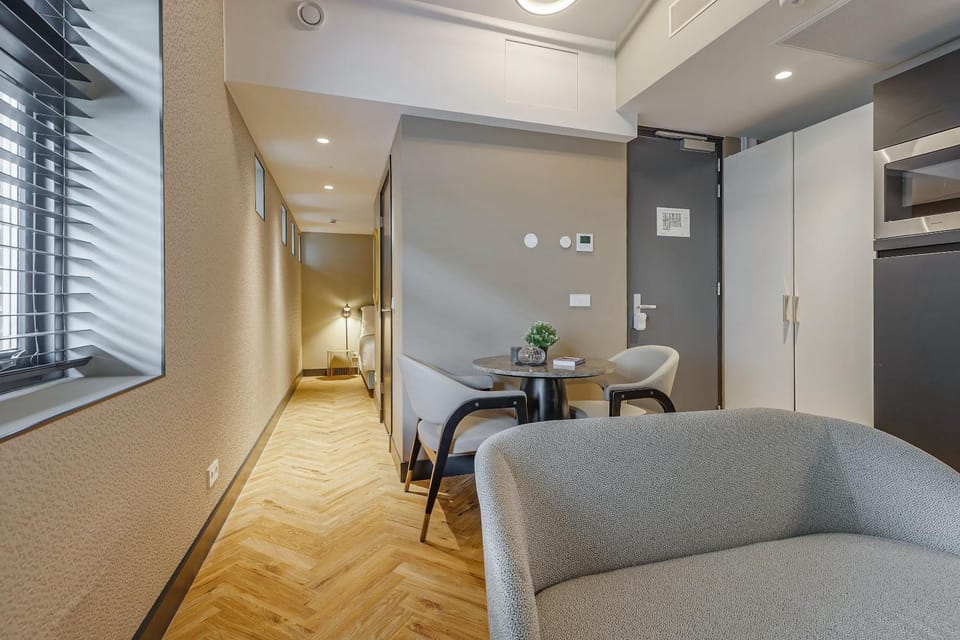 Bed, TV and multimedia, Kitchen or kitchenette, Living room, Photo of the whole room, Seating area, Dining area, Bedroom