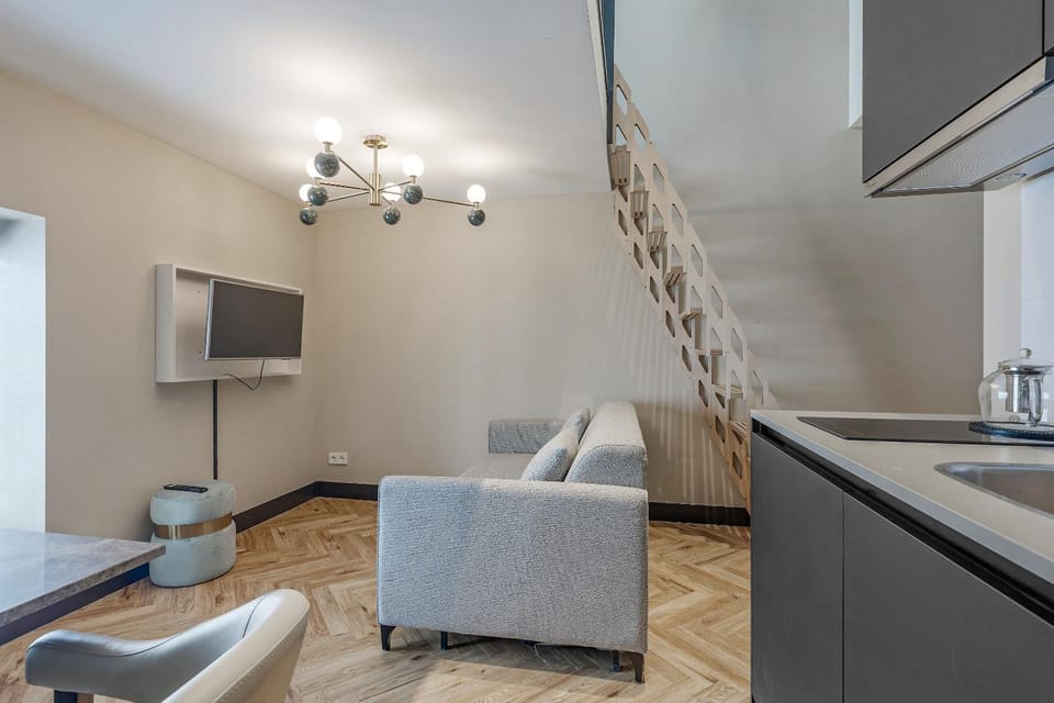 TV and multimedia, Kitchen or kitchenette, Living room, Seating area, Dining area