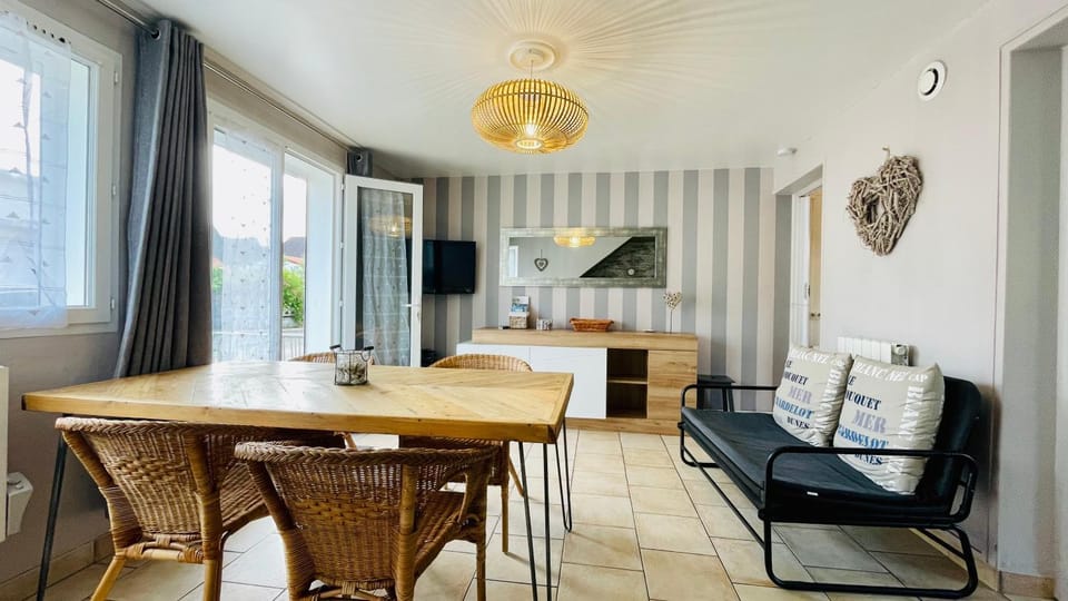 TV and multimedia, Dining area