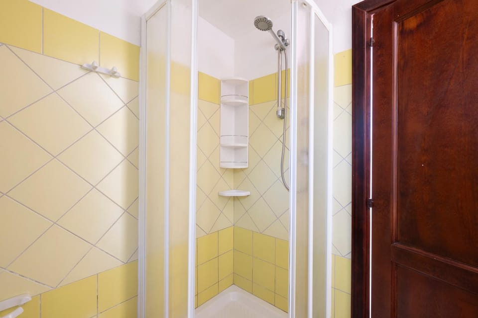 Bathroom, Living room