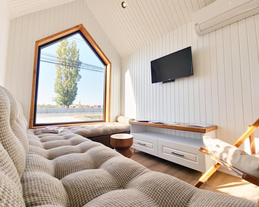 TV and multimedia, Seating area