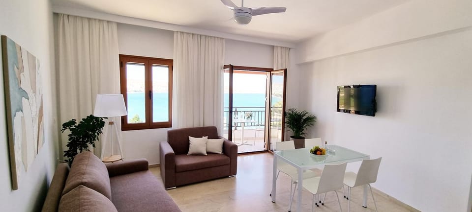 Balcony/Terrace, Living room, Seating area, Dining area, Sea view