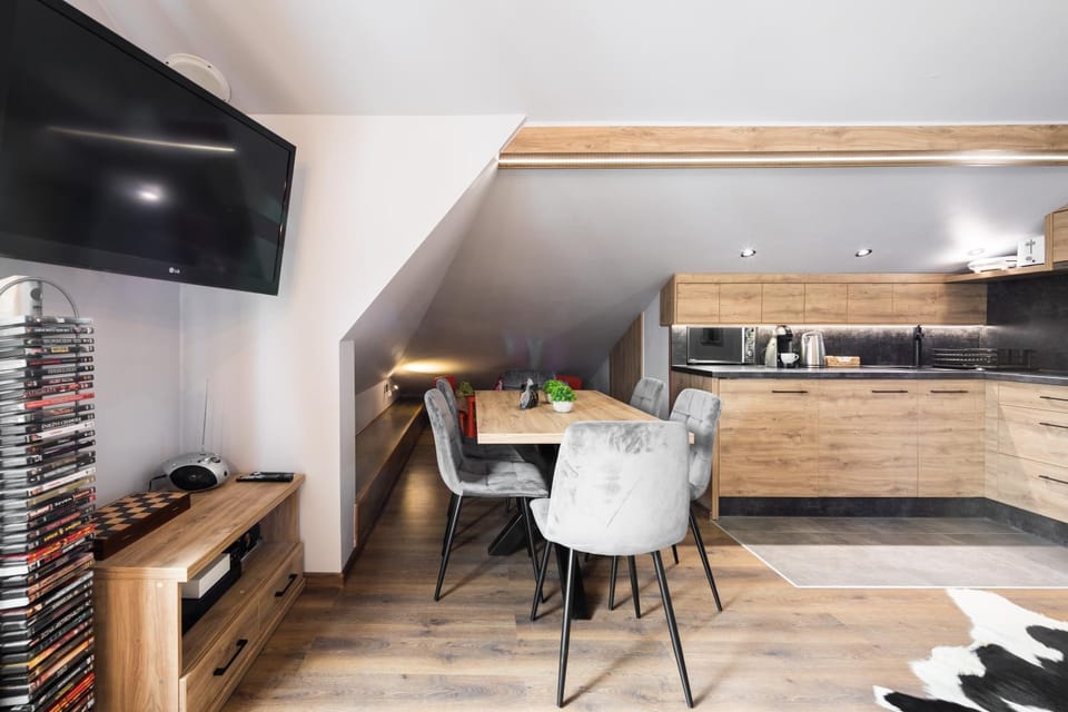TV and multimedia, Kitchen or kitchenette, Dining area