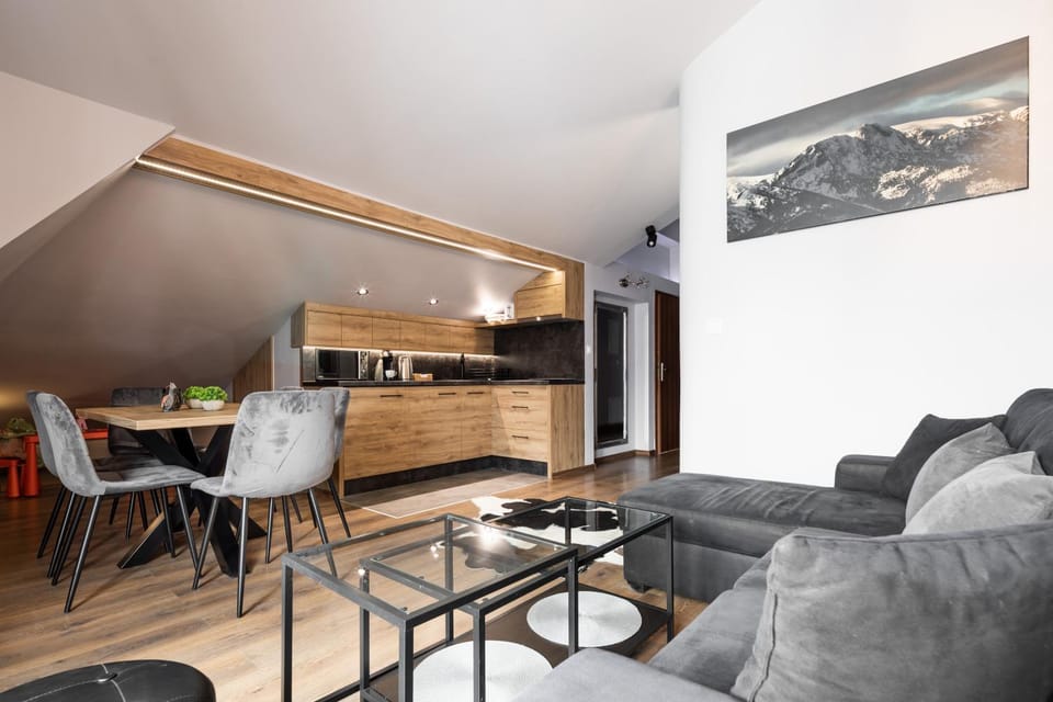 Kitchen or kitchenette, Living room, Seating area, Dining area