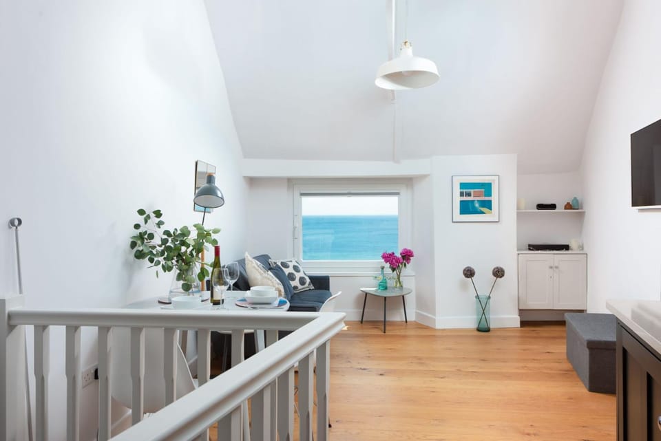TV and multimedia, Living room, Dining area, Sea view