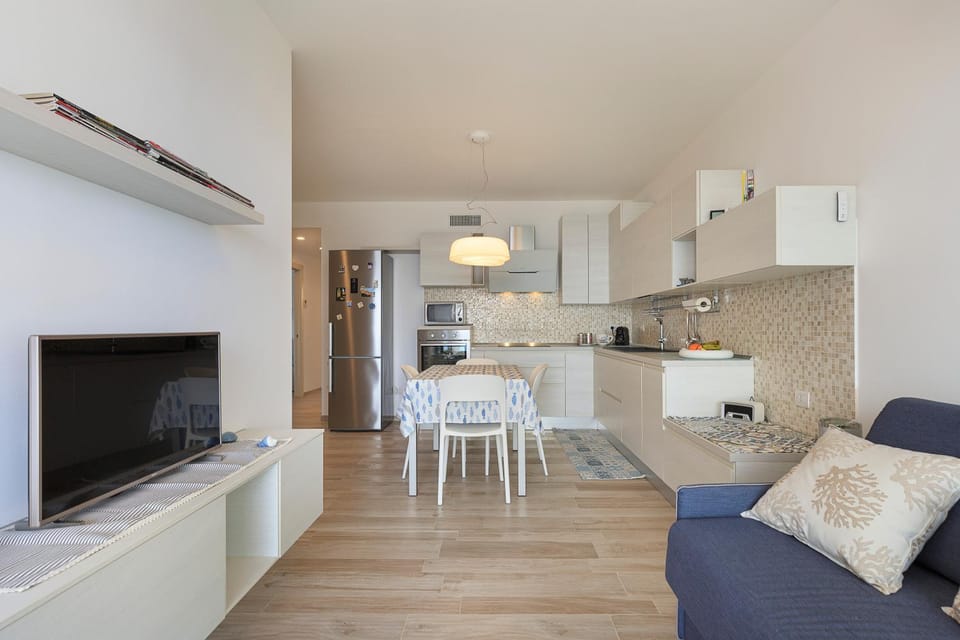 TV and multimedia, Kitchen or kitchenette, Living room, Dining area