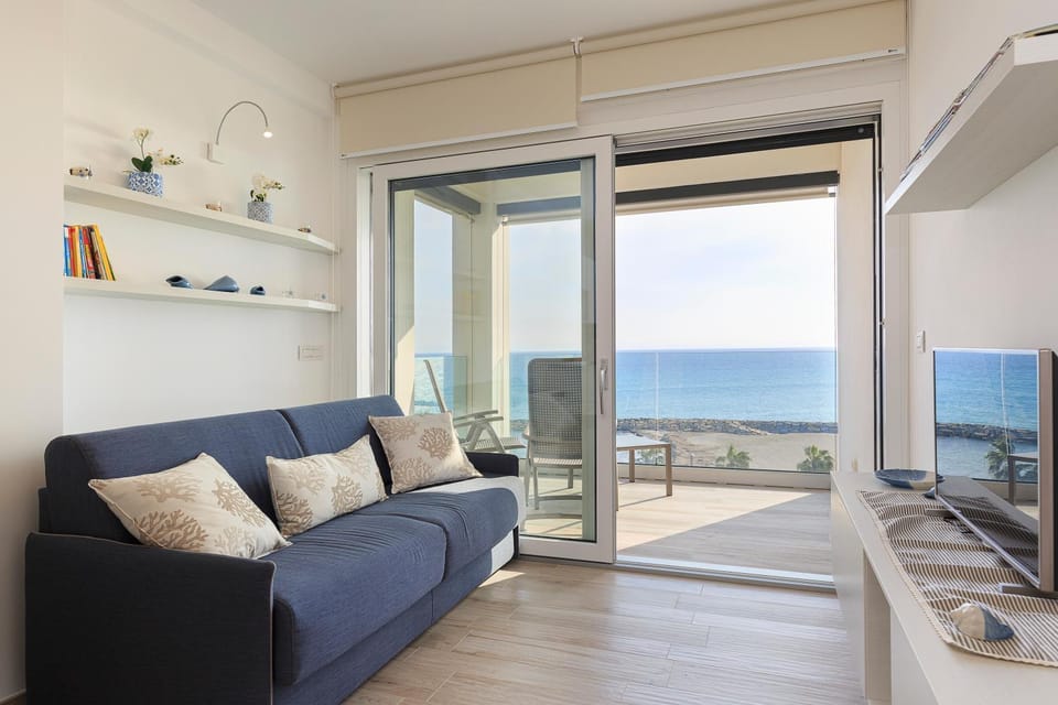 Living room, Sea view