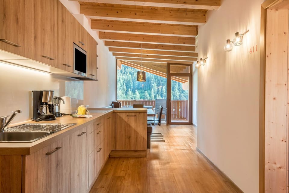 Kitchen or kitchenette, Living room