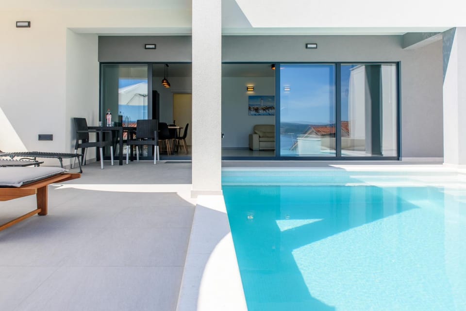 Balcony/Terrace, Swimming pool