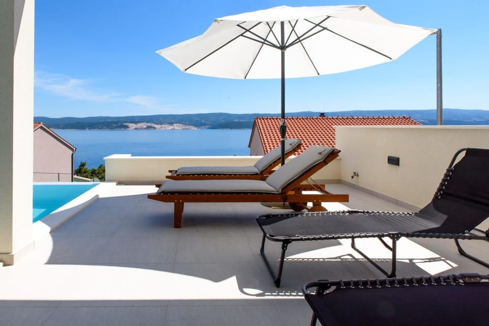 Property building, Balcony/Terrace, Sea view, Swimming pool