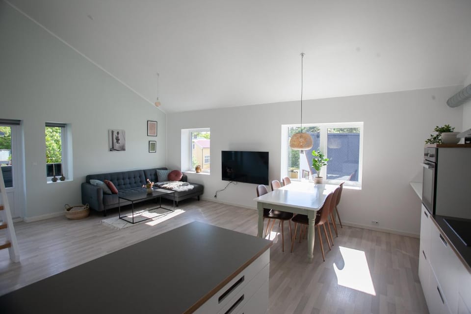 Living room, Seating area, Dining area